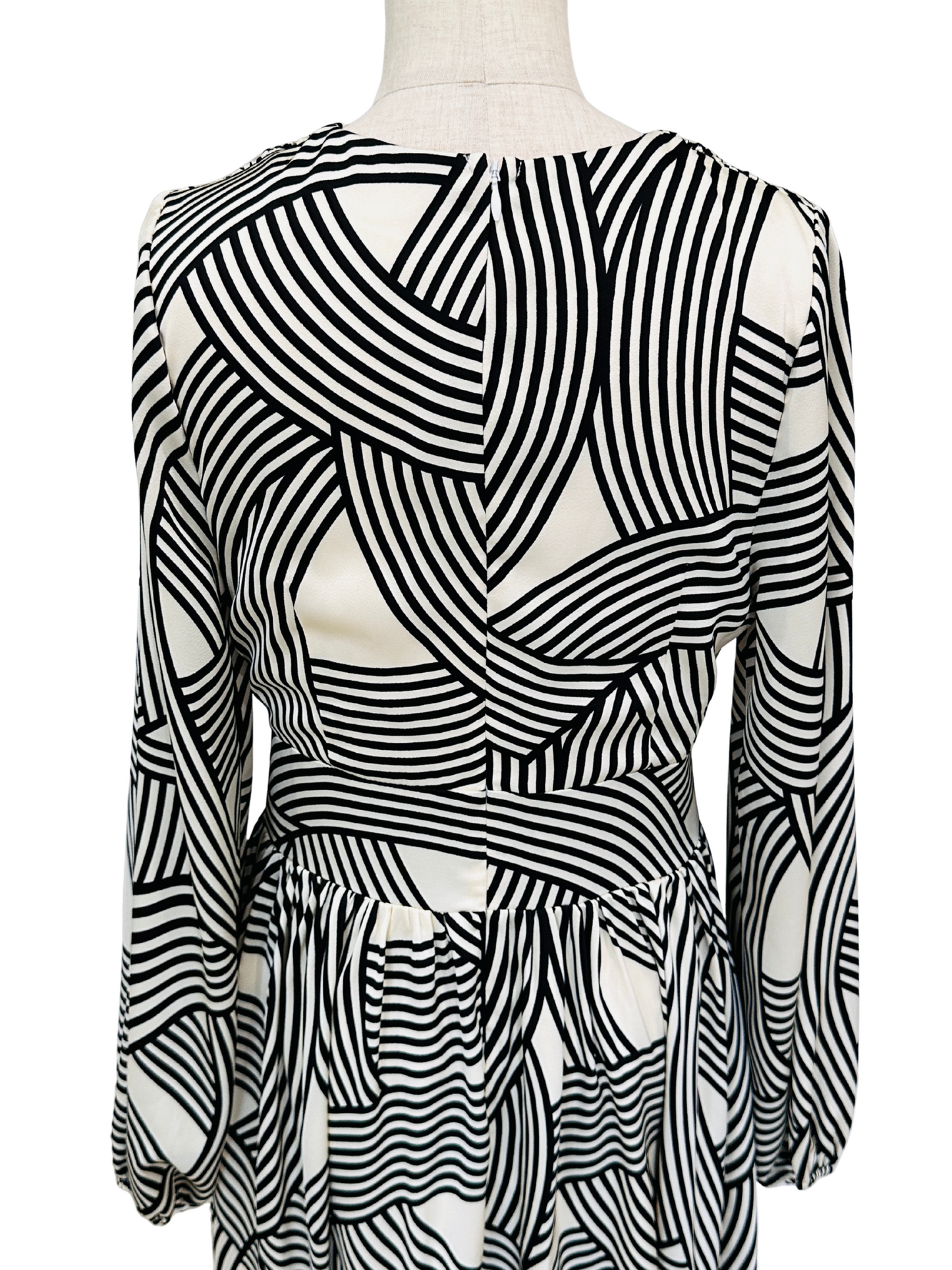 流線 カシュクールワンピース 【ゆったり】